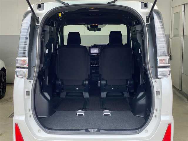 トヨタ ヴォクシー ZS 煌Ⅱ 岐阜県 2019(平31)年 5.8万km ホワイトパールクリスタルシャイン 特別仕様車/トヨタセーフティセンス/・プリクラッシュセーフティ【PCS】/・オートマチックハイビーム【AHB】/・レーンディパーチャーアラート【LDA】/クルーズコントロール/クリアランスソナー前後/純正SDナビ（NSZT-W68T）/（フルセグTV/CD/DVD/Bluetooth）/バックカメラ/両側パワースライドドア/Bi-Beam LEDヘッドライト/革巻きステアリング/MTモード付AT/リヤオートエアコン/純正16インチAW/純正フロアマット/純正ドアバイザー/純正ドライブレコーダー/純正ビルトインETC