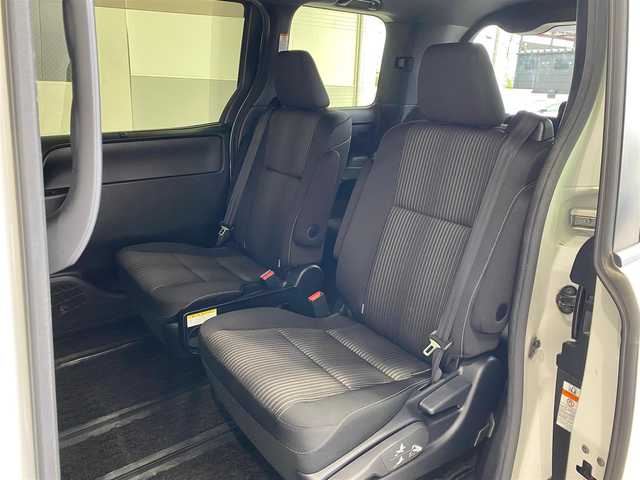 トヨタ ヴォクシー ZS 煌Ⅱ 岐阜県 2019(平31)年 5.8万km ホワイトパールクリスタルシャイン 特別仕様車/トヨタセーフティセンス/・プリクラッシュセーフティ【PCS】/・オートマチックハイビーム【AHB】/・レーンディパーチャーアラート【LDA】/クルーズコントロール/クリアランスソナー前後/純正SDナビ（NSZT-W68T）/（フルセグTV/CD/DVD/Bluetooth）/バックカメラ/両側パワースライドドア/Bi-Beam LEDヘッドライト/革巻きステアリング/MTモード付AT/リヤオートエアコン/純正16インチAW/純正フロアマット/純正ドアバイザー/純正ドライブレコーダー/純正ビルトインETC