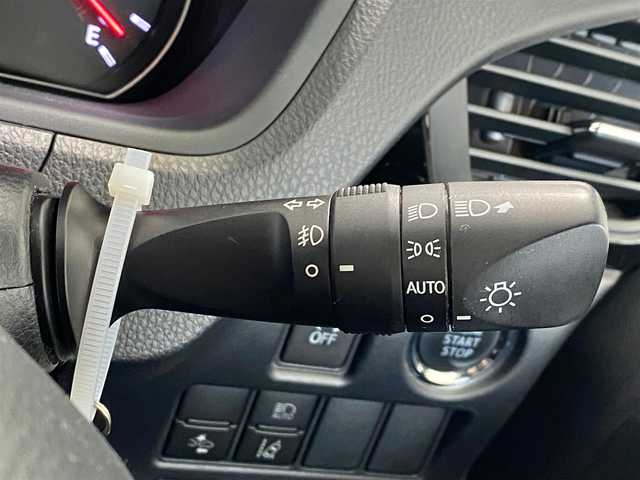 トヨタ ヴォクシー ZS 煌Ⅱ 岐阜県 2019(平31)年 5.8万km ホワイトパールクリスタルシャイン 特別仕様車/トヨタセーフティセンス/・プリクラッシュセーフティ【PCS】/・オートマチックハイビーム【AHB】/・レーンディパーチャーアラート【LDA】/クルーズコントロール/クリアランスソナー前後/純正SDナビ（NSZT-W68T）/（フルセグTV/CD/DVD/Bluetooth）/バックカメラ/両側パワースライドドア/Bi-Beam LEDヘッドライト/革巻きステアリング/MTモード付AT/リヤオートエアコン/純正16インチAW/純正フロアマット/純正ドアバイザー/純正ドライブレコーダー/純正ビルトインETC