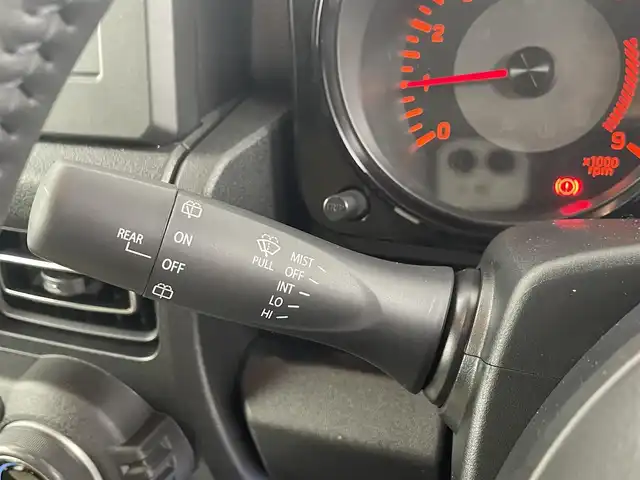 スズキ ジムニー XC 埼玉県 2025(令7)年 0.1万km未満 ミディアムグレー 届出済未使用車/４WD/クルーズコントロール/前席シートヒーター/純正１６インチAW/プッシュスタート/スマートキー/スペアキー１本