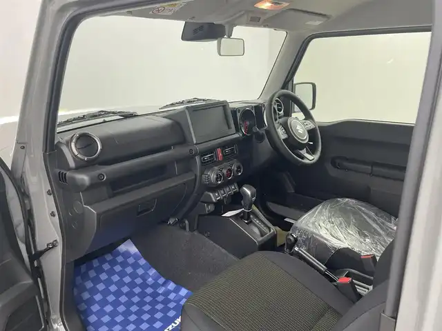 スズキ ジムニー XC 埼玉県 2025(令7)年 0.1万km未満 ミディアムグレー 届出済未使用車/４WD/クルーズコントロール/前席シートヒーター/純正１６インチAW/プッシュスタート/スマートキー/スペアキー１本