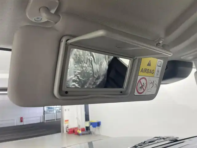 スズキ ジムニー XC 埼玉県 2025(令7)年 0.1万km未満 ミディアムグレー 届出済未使用車/４WD/クルーズコントロール/前席シートヒーター/純正１６インチAW/プッシュスタート/スマートキー/スペアキー１本