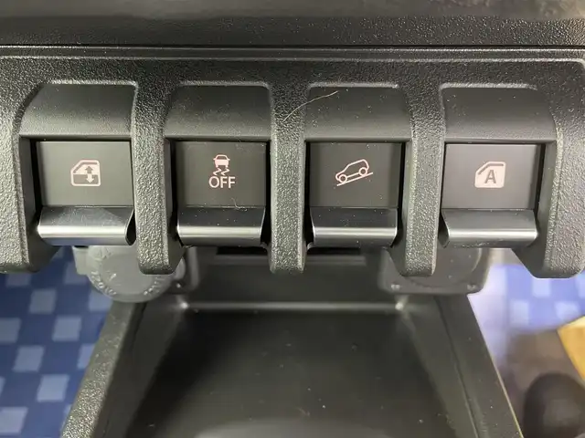スズキ ジムニー XC 埼玉県 2025(令7)年 0.1万km未満 ミディアムグレー 届出済未使用車/４WD/クルーズコントロール/前席シートヒーター/純正１６インチAW/プッシュスタート/スマートキー/スペアキー１本