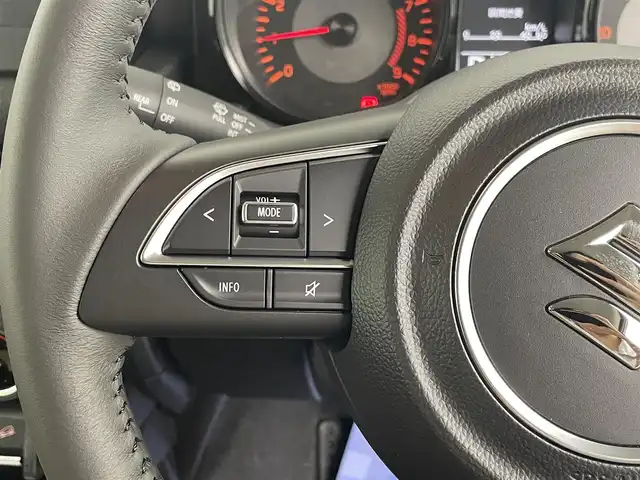 スズキ ジムニー XC 埼玉県 2025(令7)年 0.1万km未満 ミディアムグレー 届出済未使用車/４WD/クルーズコントロール/前席シートヒーター/純正１６インチAW/プッシュスタート/スマートキー/スペアキー１本