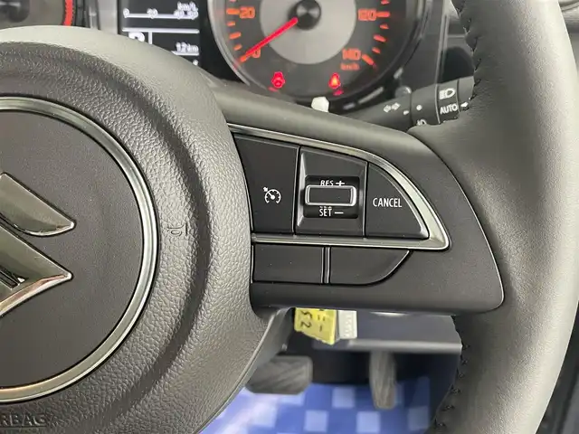 スズキ ジムニー XC 埼玉県 2025(令7)年 0.1万km未満 ミディアムグレー 届出済未使用車/４WD/クルーズコントロール/前席シートヒーター/純正１６インチAW/プッシュスタート/スマートキー/スペアキー１本