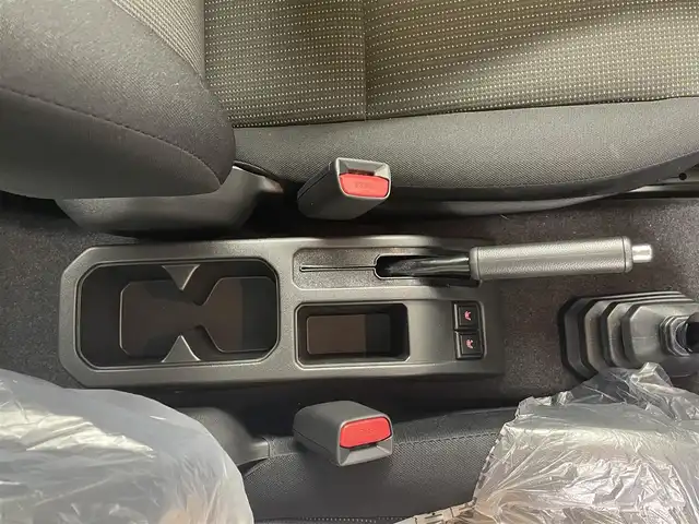 スズキ ジムニー XC 埼玉県 2025(令7)年 0.1万km未満 ミディアムグレー 届出済未使用車/４WD/クルーズコントロール/前席シートヒーター/純正１６インチAW/プッシュスタート/スマートキー/スペアキー１本