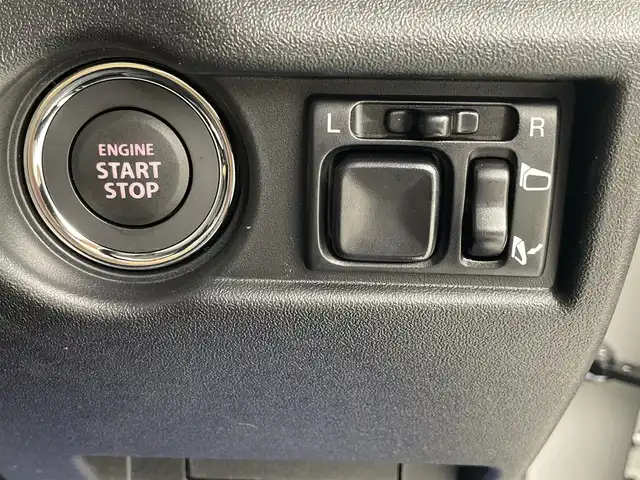 スズキ ジムニー XC 埼玉県 2025(令7)年 0.1万km未満 ミディアムグレー 届出済未使用車/４WD/クルーズコントロール/前席シートヒーター/純正１６インチAW/プッシュスタート/スマートキー/スペアキー１本