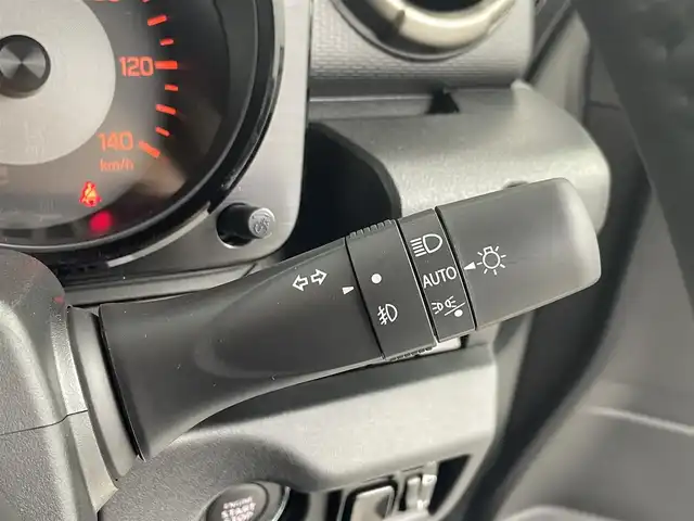スズキ ジムニー XC 埼玉県 2025(令7)年 0.1万km未満 ミディアムグレー 届出済未使用車/４WD/クルーズコントロール/前席シートヒーター/純正１６インチAW/プッシュスタート/スマートキー/スペアキー１本