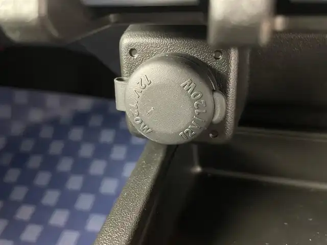 スズキ ジムニー XC 埼玉県 2025(令7)年 0.1万km未満 ミディアムグレー 届出済未使用車/４WD/クルーズコントロール/前席シートヒーター/純正１６インチAW/プッシュスタート/スマートキー/スペアキー１本