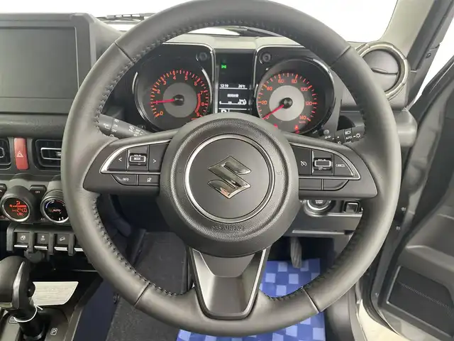 スズキ ジムニー XC 埼玉県 2025(令7)年 0.1万km未満 ミディアムグレー 届出済未使用車/４WD/クルーズコントロール/前席シートヒーター/純正１６インチAW/プッシュスタート/スマートキー/スペアキー１本