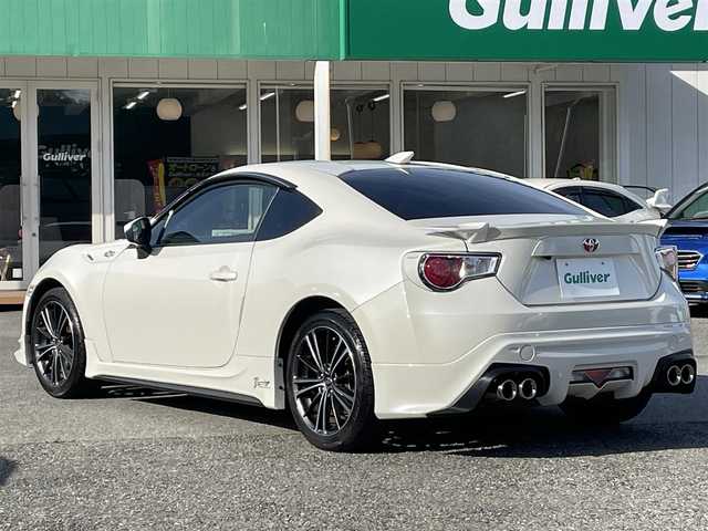 トヨタ ８６ GT 千葉県 2012(平24)年 4.5万km サテンホワイトパール 6MT/TRDエアロ/TRDマフラー/純正SDナビ【NSZT-W62G】/・CD/DVD/MSV/Bluetooth/フルセグ/バックカメラ/スマートキー/純正17インチアルミホイール/純正キセノンヘッドライト/フォグランプ/純正ドライブレコーダー【TZ-D004】/ETC/ドアバイザー/カーテンエアバッグ/新車時保証書＆取扱説明書
