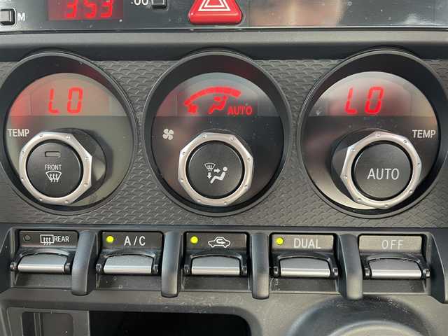 トヨタ ８６ GT 千葉県 2012(平24)年 4.5万km サテンホワイトパール 6MT/TRDエアロ/TRDマフラー/純正SDナビ【NSZT-W62G】/・CD/DVD/MSV/Bluetooth/フルセグ/バックカメラ/スマートキー/純正17インチアルミホイール/純正キセノンヘッドライト/フォグランプ/純正ドライブレコーダー【TZ-D004】/ETC/ドアバイザー/カーテンエアバッグ/新車時保証書＆取扱説明書