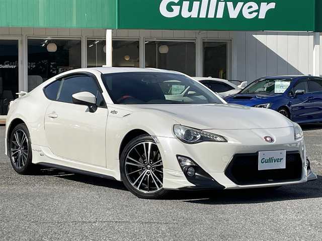 トヨタ ８６ GT 千葉県 2012(平24)年 4.5万km サテンホワイトパール 6MT/TRDエアロ/TRDマフラー/純正SDナビ【NSZT-W62G】/・CD/DVD/MSV/Bluetooth/フルセグ/バックカメラ/スマートキー/純正17インチアルミホイール/純正キセノンヘッドライト/フォグランプ/純正ドライブレコーダー【TZ-D004】/ETC/ドアバイザー/カーテンエアバッグ/新車時保証書＆取扱説明書
