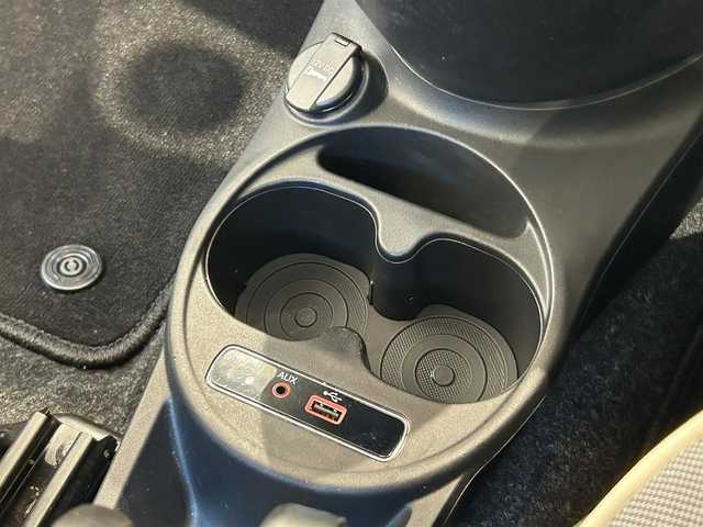 フィアット ５００ 1．2 ポップ 福岡県 2018(平30)年 5.1万km 白 カロッツェリアナビＡＶＩＣ－ＲＺ８０１　/バックカメラ　/フルセグＴＶ　/ＢｌｕｅＴｏｏｔｈ接続　/ＵＳＢ　/ＡＵＸ　/ＣＤ／ＤＶＤ再生　/アイドリングストップ　/リモコンキー　/スペアキー　/ＥＴＣ　/ワンオーナー