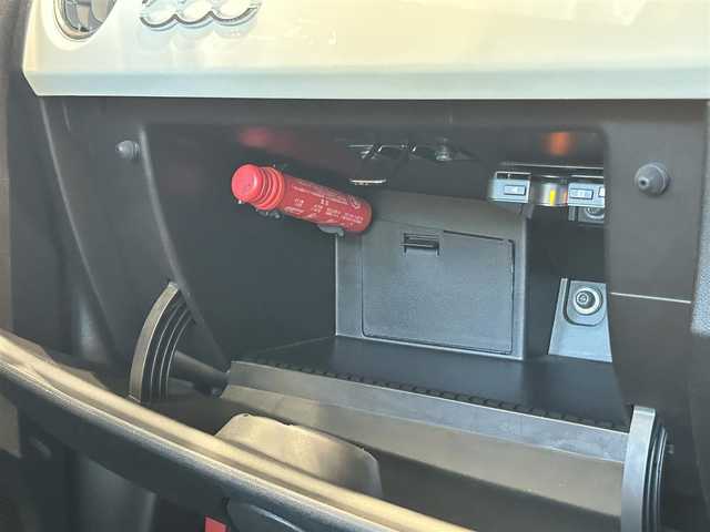 フィアット ５００ 1．2 ポップ 福岡県 2018(平30)年 5.1万km 白 カロッツェリアナビＡＶＩＣ－ＲＺ８０１　/バックカメラ　/フルセグＴＶ　/ＢｌｕｅＴｏｏｔｈ接続　/ＵＳＢ　/ＡＵＸ　/ＣＤ／ＤＶＤ再生　/アイドリングストップ　/リモコンキー　/スペアキー　/ＥＴＣ　/ワンオーナー