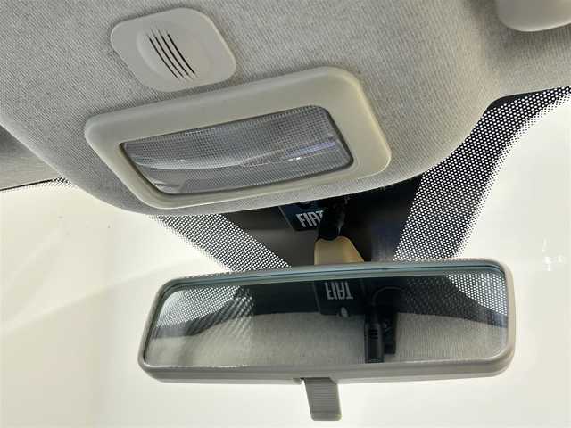 フィアット ５００ 1．2 ポップ 福岡県 2018(平30)年 5.1万km 白 カロッツェリアナビＡＶＩＣ－ＲＺ８０１　/バックカメラ　/フルセグＴＶ　/ＢｌｕｅＴｏｏｔｈ接続　/ＵＳＢ　/ＡＵＸ　/ＣＤ／ＤＶＤ再生　/アイドリングストップ　/リモコンキー　/スペアキー　/ＥＴＣ　/ワンオーナー