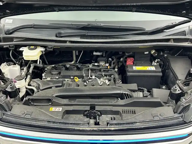 トヨタ ヴォクシー S－Z 三重県 2022(令4)年 1.6万km アティチュードブラックマイカ 禁煙車/モデリスタシグネチャーイルミグリル/モデリスタイルミルーフスポイラー/トヨタセーフティセンス/・プリクラッシュセーフティ/・レーントレーシングアシスト/・レーンディパーチャーアラート/・オートマチックハイビーム/・ロードサインアシスト/・レーダークルーズコントロール/純正10.5インチディスプレイオーディオ/・AM/FM/CD/DVD/フルセグ/Bluetooth/USB/HDMI/バックカメラ/両側パワースライドドア/前席シートヒーター/ハーフレザーシート/純正ドライブレコーダー/電動パーキング/LEDヘッドライト/オートライト/ETC2.0/純正17インチアルミホイール