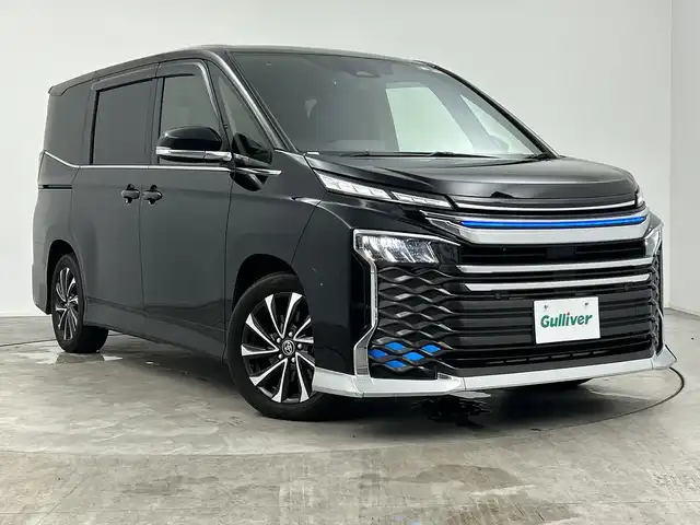トヨタ ヴォクシー S－Z 三重県 2022(令4)年 1.6万km アティチュードブラックマイカ 禁煙車/モデリスタシグネチャーイルミグリル/モデリスタイルミルーフスポイラー/トヨタセーフティセンス/・プリクラッシュセーフティ/・レーントレーシングアシスト/・レーンディパーチャーアラート/・オートマチックハイビーム/・ロードサインアシスト/・レーダークルーズコントロール/純正10.5インチディスプレイオーディオ/・AM/FM/CD/DVD/フルセグ/Bluetooth/USB/HDMI/バックカメラ/両側パワースライドドア/前席シートヒーター/ハーフレザーシート/純正ドライブレコーダー/電動パーキング/LEDヘッドライト/オートライト/ETC2.0/純正17インチアルミホイール