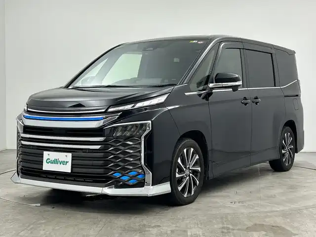 トヨタ ヴォクシー S－Z 三重県 2022(令4)年 1.6万km アティチュードブラックマイカ 禁煙車/モデリスタシグネチャーイルミグリル/モデリスタイルミルーフスポイラー/トヨタセーフティセンス/・プリクラッシュセーフティ/・レーントレーシングアシスト/・レーンディパーチャーアラート/・オートマチックハイビーム/・ロードサインアシスト/・レーダークルーズコントロール/純正10.5インチディスプレイオーディオ/・AM/FM/CD/DVD/フルセグ/Bluetooth/USB/HDMI/バックカメラ/両側パワースライドドア/前席シートヒーター/ハーフレザーシート/純正ドライブレコーダー/電動パーキング/LEDヘッドライト/オートライト/ETC2.0/純正17インチアルミホイール