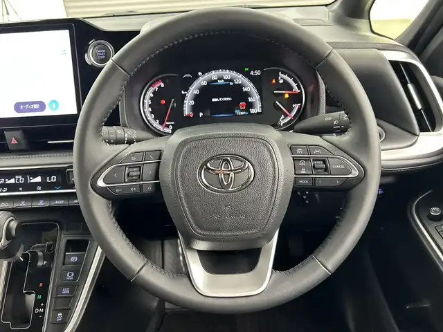 トヨタ ヴォクシー S－Z 三重県 2022(令4)年 1.6万km アティチュードブラックマイカ 禁煙車/モデリスタシグネチャーイルミグリル/モデリスタイルミルーフスポイラー/トヨタセーフティセンス/・プリクラッシュセーフティ/・レーントレーシングアシスト/・レーンディパーチャーアラート/・オートマチックハイビーム/・ロードサインアシスト/・レーダークルーズコントロール/純正10.5インチディスプレイオーディオ/・AM/FM/CD/DVD/フルセグ/Bluetooth/USB/HDMI/バックカメラ/両側パワースライドドア/前席シートヒーター/ハーフレザーシート/純正ドライブレコーダー/電動パーキング/LEDヘッドライト/オートライト/ETC2.0/純正17インチアルミホイール