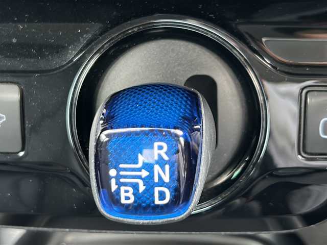 トヨタ プリウス Sツーリングセレクション 茨城県 2020(令2)年 3.1万km アティチュードブラックマイカ フルエアロパーツ/純正7インチSDナビ/AM/FM/フルセグTV/BT/SD/CD/バックカメラ/前後コーナーセンサー/横滑り防止装置/レーンキープアシスト/盗難防止装置/追従機能付きクルーズコントロール/LEDオートライト/オートマチックハイビーム/黒レザーシート/シートヒーター/ステアリングリモコン/スマートキー/プッシュスタート/アイドリング/パーキングアシスト/ドライブレコーダー/ビルドインＥＴＣ