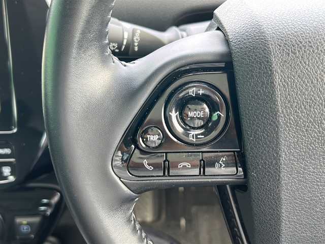 トヨタ プリウス Sツーリングセレクション 茨城県 2020(令2)年 3.1万km アティチュードブラックマイカ フルエアロパーツ/純正7インチSDナビ/AM/FM/フルセグTV/BT/SD/CD/バックカメラ/前後コーナーセンサー/横滑り防止装置/レーンキープアシスト/盗難防止装置/追従機能付きクルーズコントロール/LEDオートライト/オートマチックハイビーム/黒レザーシート/シートヒーター/ステアリングリモコン/スマートキー/プッシュスタート/アイドリング/パーキングアシスト/ドライブレコーダー/ビルドインＥＴＣ
