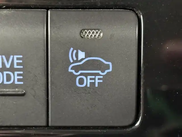 トヨタ プリウス Sツーリングセレクション 福岡県 2020(令2)年 3.1万km アティチュードブラックマイカ モデリスタエアロ　/純正ＳＤナビ　/バックカメラ　/ビルトインＥＴＣ　/ドライブレコーダー　/衝突軽減　/レーダークルーズコントロール　/コーナーセンサー　/レーンキープ　/オートマチックハイビーム　/シートヒーター