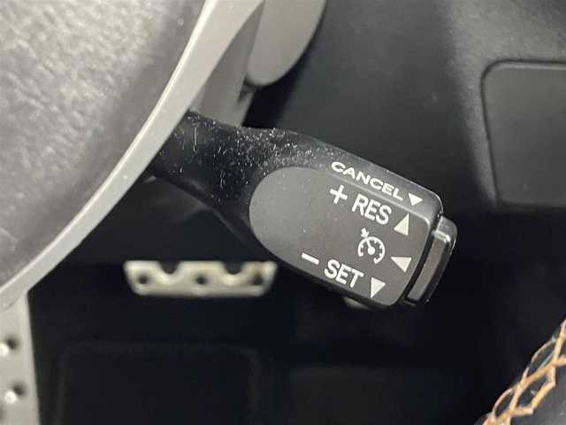 トヨタ ８６ GT リミテッド ブラックPKG 群馬県 2018(平30)年 9.2万km クリスタルホワイトパール 〈GT”Limited・Black Package”〉/・brembo専用17インチアルミホイール(ブラック塗装、センターオーナメント)/・brembo製ベンチレーテッドディスクブレーキ(フロント/リヤ)/・リヤスポイラー/・リヤフォグランプ/・LEDフォグランプ/・革巻きシフトレバーノブ＆パーキングブレーキレバー/―――――――――/トヨタ純正ナビ(型式：NSZT-W66T)/・フルセグTV/BT/CD/DVD/AM/FM/バックカメラ/TOM’Sエアロ(フロント/サイド)/TRDマフラー/ETC/ドライブレコーダー/シートヒーター/クルーズコントロール/社外コーナーセンサー/LEDヘッドライト/プッシュスタート/スマートキー/ヒルスタートアシストコントロール/走行制御モードスイッチ/左右独立温度コントロールフルオートエアコン
