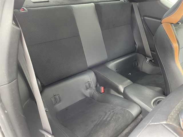 トヨタ ８６ GT リミテッド ブラックPKG 群馬県 2018(平30)年 9.2万km クリスタルホワイトパール 〈GT”Limited・Black Package”〉/・brembo専用17インチアルミホイール(ブラック塗装、センターオーナメント)/・brembo製ベンチレーテッドディスクブレーキ(フロント/リヤ)/・リヤスポイラー/・リヤフォグランプ/・LEDフォグランプ/・革巻きシフトレバーノブ＆パーキングブレーキレバー/―――――――――/トヨタ純正ナビ(型式：NSZT-W66T)/・フルセグTV/BT/CD/DVD/AM/FM/バックカメラ/TOM’Sエアロ(フロント/サイド)/TRDマフラー/ETC/ドライブレコーダー/シートヒーター/クルーズコントロール/社外コーナーセンサー/LEDヘッドライト/プッシュスタート/スマートキー/ヒルスタートアシストコントロール/走行制御モードスイッチ/左右独立温度コントロールフルオートエアコン