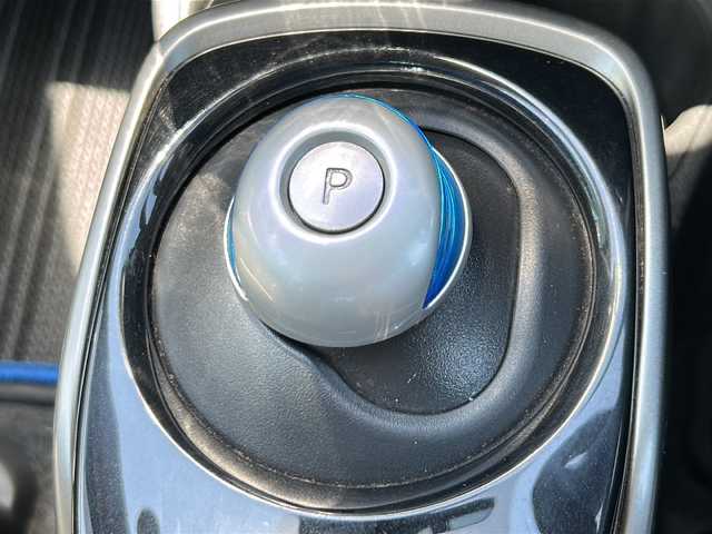 日産 ノート e－パワー X Vセレクション 茨城県 2020(令2)年 2.3万km グレー 横滑り防止装置/衝突被害軽減システム/コーナーセンサー/レーンキープアシスト/オートライト/LEDヘッドライト/Bluetooth/ETC/バックカメラ/フルセグTV/純正SDナビ/パーキングアシスト/冷房AAC/スマートキー/ドライブレコーダー/純正フロアマット/15インチ純正アルミホイール