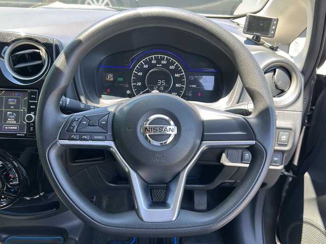 日産 ノート e－パワー X Vセレクション 茨城県 2020(令2)年 2.3万km グレー 横滑り防止装置/衝突被害軽減システム/コーナーセンサー/レーンキープアシスト/オートライト/LEDヘッドライト/Bluetooth/ETC/バックカメラ/フルセグTV/純正SDナビ/パーキングアシスト/冷房AAC/スマートキー/ドライブレコーダー/純正フロアマット/15インチ純正アルミホイール
