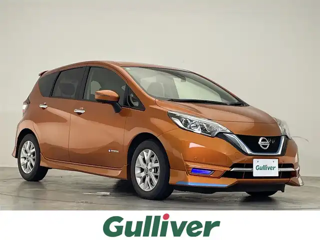 日産 ノート e－パワー X 滋賀県 2018(平30)年 5.1万km プレミアムコロナオレンジ 純正７インチナビ/（Bluetooth/CD/DVD/フルセグTV/SD/AUX）/全方位カメラ/衝突軽減装置/レーンキープアシスト/デジタルインナーミラー/ＥＴＣ/プッシュスタート/スマートキー/ステアリングリモコン/純正マット/オートライト