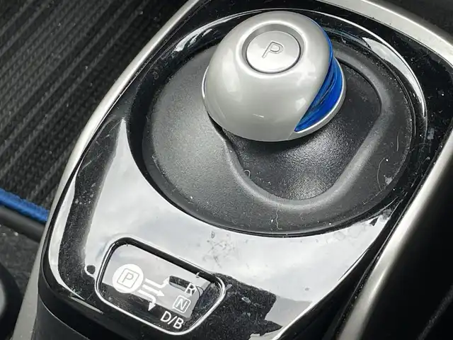 日産 ノート e－パワー X 滋賀県 2018(平30)年 5.1万km プレミアムコロナオレンジ 純正７インチナビ/（Bluetooth/CD/DVD/フルセグTV/SD/AUX）/全方位カメラ/衝突軽減装置/レーンキープアシスト/デジタルインナーミラー/ＥＴＣ/プッシュスタート/スマートキー/ステアリングリモコン/純正マット/オートライト