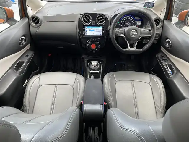 日産 ノート e－パワー X 滋賀県 2018(平30)年 5.1万km プレミアムコロナオレンジ 純正７インチナビ/（Bluetooth/CD/DVD/フルセグTV/SD/AUX）/全方位カメラ/衝突軽減装置/レーンキープアシスト/デジタルインナーミラー/ＥＴＣ/プッシュスタート/スマートキー/ステアリングリモコン/純正マット/オートライト