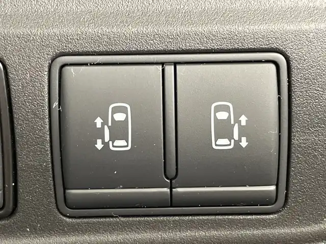 日産 セレナ e－パワー ハイウェイスター V 群馬県 2022(令4)年 1.8万km ダイヤモンドブラック 純正10型ナビ　純正11型後席モニター　全周囲カメラ　デジタルインナーミラー　プロパイロット　ハンズフリー両側電動スライドドア　純正ドライブレコーダー　電動サイドブレーキ　LED フォグ　禁煙車