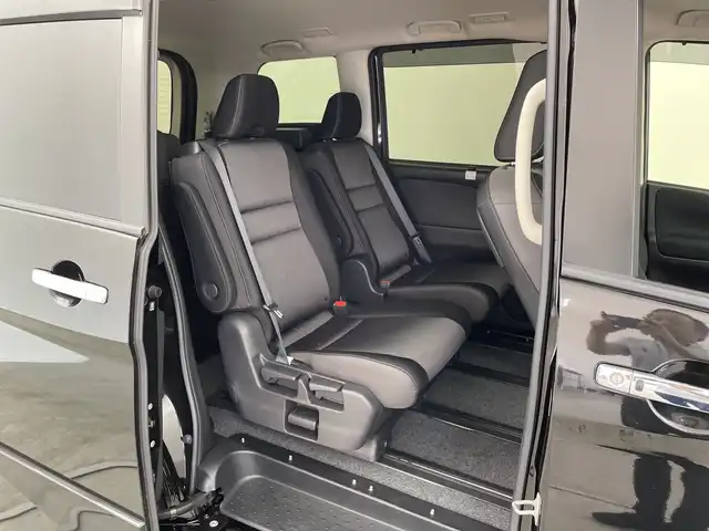日産 セレナ e－パワー ハイウェイスター V 群馬県 2022(令4)年 1.8万km ダイヤモンドブラック 純正10型ナビ　純正11型後席モニター　全周囲カメラ　デジタルインナーミラー　プロパイロット　ハンズフリー両側電動スライドドア　純正ドライブレコーダー　電動サイドブレーキ　LED フォグ　禁煙車