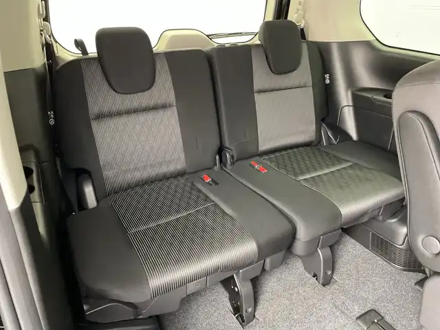 日産 セレナ e－パワー ハイウェイスター V 群馬県 2022(令4)年 1.8万km ダイヤモンドブラック 純正10型ナビ　純正11型後席モニター　全周囲カメラ　デジタルインナーミラー　プロパイロット　ハンズフリー両側電動スライドドア　純正ドライブレコーダー　電動サイドブレーキ　LED フォグ　禁煙車