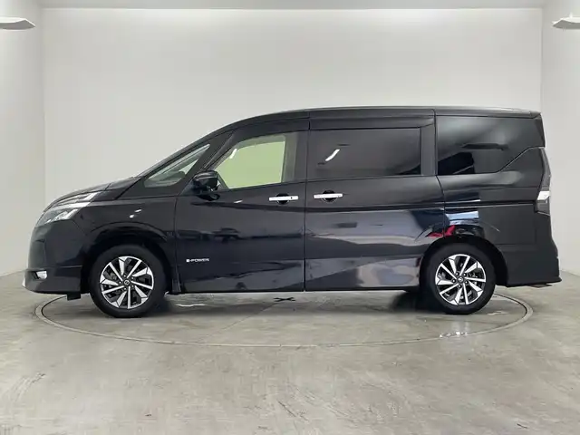 日産 セレナ e－パワー ハイウェイスター V 群馬県 2022(令4)年 1.8万km ダイヤモンドブラック 純正10型ナビ　純正11型後席モニター　全周囲カメラ　デジタルインナーミラー　プロパイロット　ハンズフリー両側電動スライドドア　純正ドライブレコーダー　電動サイドブレーキ　LED フォグ　禁煙車
