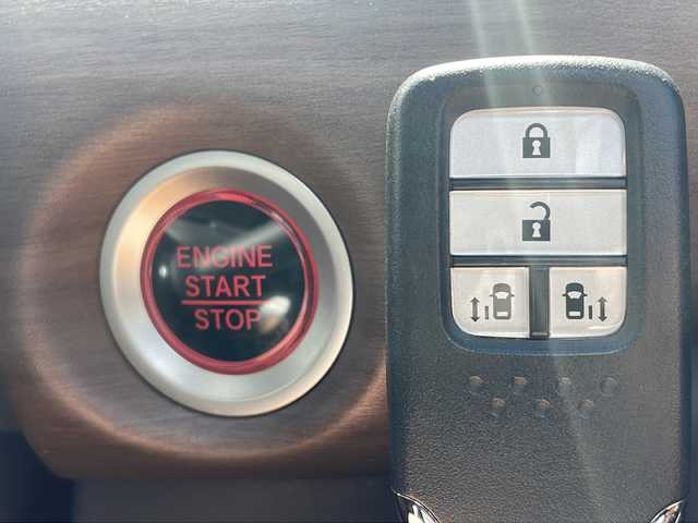 ホンダ フリード G ホンダセンシング 沖縄県 2020(令2)年 2.7万km クリスタルブラックパール ナビ/オーディオ（Ｂｌｕｅｔｏｏｔｈ、ＳＤ、ＣＤ）/バックカメラ/ビルトインＥＴＣ/両側パワースライドドア/スマートキー/プッシュスタート/レーダークルーズコントロール/ステアリングスイッチ