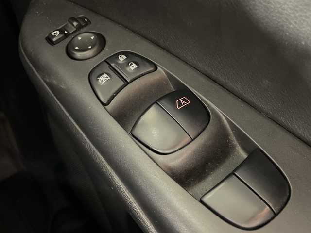日産 セレナ ハイウェイスター 福岡県 2017(平29)年 4.7万km ダイヤモンドブラック 純正ナビ（フルセグ/CDDVD/AMFM/AUX/SD/BT）/純正フリップダウンモニター　/横滑り防止装置　/衝突被害軽減システム　/クルーズコントロール　/ドアバイザー　/スマートキー/ETC