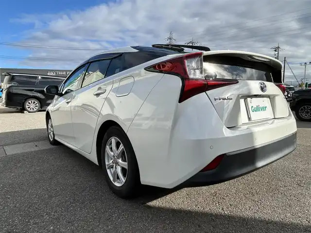 トヨタ プリウス S 石川県 2019(平31)年 6.6万km ホワイトパールクリスタルシャイン カロッツェリアナビ/前後ドライブレコーダー/ETC/フルセグテレビ/バックカメラ/プッシュスタート/クルーズコントロール/スタッドレスアルミSET/ドアバイザー/ウィンカーミラー/LEDヘッドライト