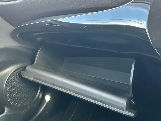 トヨタ プリウス S 石川県 2019(平31)年 6.6万km ホワイトパールクリスタルシャイン カロッツェリアナビ/前後ドライブレコーダー/ETC/フルセグテレビ/バックカメラ/プッシュスタート/クルーズコントロール/スタッドレスアルミSET/ドアバイザー/ウィンカーミラー/LEDヘッドライト