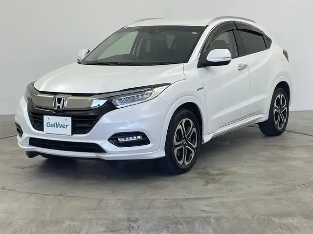ホンダ ヴェゼル ハイブリッド Z ホンダセンシング 群馬県 2019(平31)年 3.4万km プラチナホワイトパール 純正ナビ　フルセグTV　バックモニター　ハーフレザーシート　両前席シートヒーター　ＬＥＤヘッドライト　純正ビルトインＥＴＣ　純正１７インチアルミホイール　レーンアシスト　ブラインドスポット　オートライト　レーダークルーズコントロール