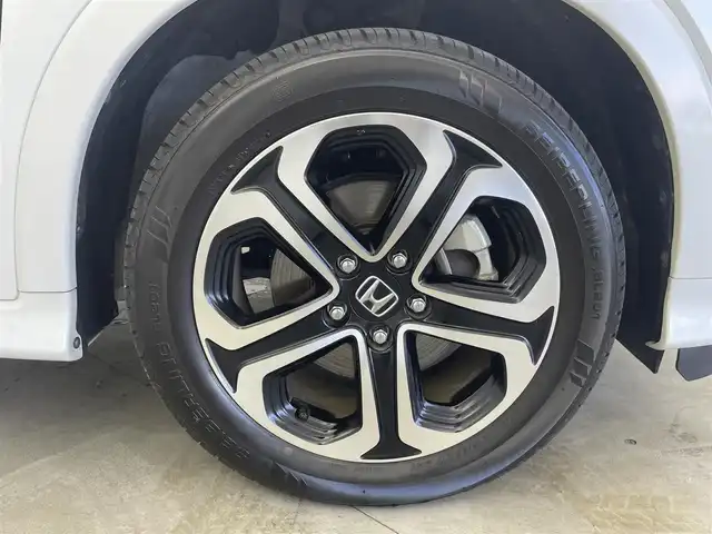 ホンダ ヴェゼル ハイブリッド Z ホンダセンシング 群馬県 2019(平31)年 3.4万km プラチナホワイトパール 純正ナビ　フルセグTV　バックモニター　ハーフレザーシート　両前席シートヒーター　ＬＥＤヘッドライト　純正ビルトインＥＴＣ　純正１７インチアルミホイール　レーンアシスト　ブラインドスポット　オートライト　レーダークルーズコントロール