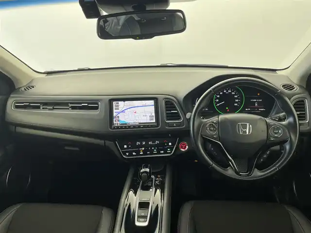 ホンダ ヴェゼル ハイブリッド Z ホンダセンシング 群馬県 2019(平31)年 3.4万km プラチナホワイトパール 純正ナビ　フルセグTV　バックモニター　ハーフレザーシート　両前席シートヒーター　ＬＥＤヘッドライト　純正ビルトインＥＴＣ　純正１７インチアルミホイール　レーンアシスト　ブラインドスポット　オートライト　レーダークルーズコントロール