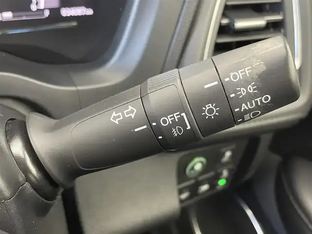 ホンダ ヴェゼル ハイブリッド Z ホンダセンシング 群馬県 2019(平31)年 3.4万km プラチナホワイトパール 純正ナビ　フルセグTV　バックモニター　ハーフレザーシート　両前席シートヒーター　ＬＥＤヘッドライト　純正ビルトインＥＴＣ　純正１７インチアルミホイール　レーンアシスト　ブラインドスポット　オートライト　レーダークルーズコントロール