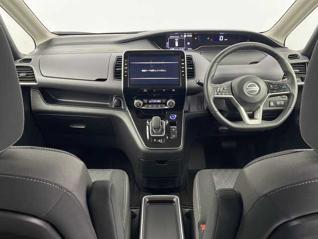 日産 セレナ e－パワー ハイウェイスター V 埼玉県 2022(令4)年 1.6万km ダイヤモンドブラック 純正ナビ10型ナビ（MM521D-L）/（Bluetooth・CD・DVD・AM・FM）　/純正ドライブレコーダー/アラウンドビューカメラ/両側パワースライドドア/デジタルインナーミラー/ビルトインETC/ブラインドスポットモニター/アダプティブクルーズコントロール/コーナーセンサー/レーンキープアシスト/横滑り防止装置/盗難防止装置/プロパイロット/LEDヘッドライト/オートハイビーム/フロントフォグランプ/純正アルミホイール