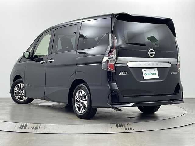 日産 セレナ e－パワー ハイウェイスター V 埼玉県 2022(令4)年 1.6万km ダイヤモンドブラック 純正ナビ10型ナビ（MM521D-L）/（Bluetooth・CD・DVD・AM・FM）　/純正ドライブレコーダー/アラウンドビューカメラ/両側パワースライドドア/デジタルインナーミラー/ビルトインETC/ブラインドスポットモニター/アダプティブクルーズコントロール/コーナーセンサー/レーンキープアシスト/横滑り防止装置/盗難防止装置/プロパイロット/LEDヘッドライト/オートハイビーム/フロントフォグランプ/純正アルミホイール