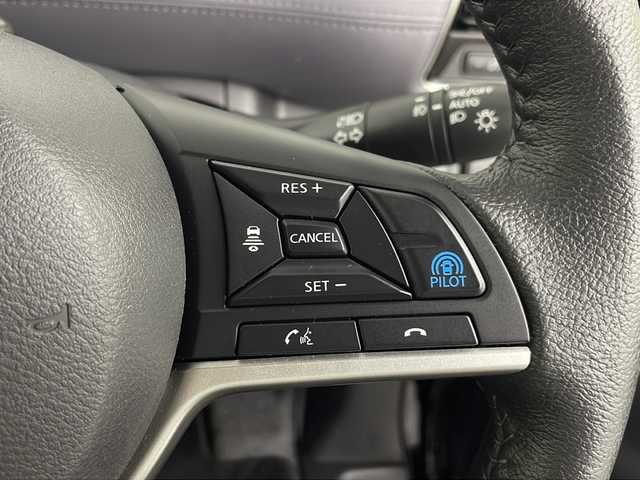 日産 セレナ e－パワー ハイウェイスター V 埼玉県 2022(令4)年 1.6万km ダイヤモンドブラック 純正ナビ10型ナビ（MM521D-L）/（Bluetooth・CD・DVD・AM・FM）　/純正ドライブレコーダー/アラウンドビューカメラ/両側パワースライドドア/デジタルインナーミラー/ビルトインETC/ブラインドスポットモニター/アダプティブクルーズコントロール/コーナーセンサー/レーンキープアシスト/横滑り防止装置/盗難防止装置/プロパイロット/LEDヘッドライト/オートハイビーム/フロントフォグランプ/純正アルミホイール