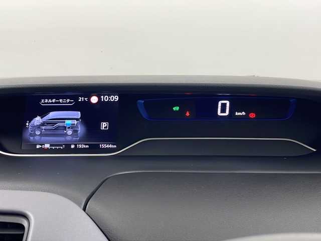 日産 セレナ e－パワー ハイウェイスター V 埼玉県 2022(令4)年 1.6万km ダイヤモンドブラック 純正ナビ10型ナビ（MM521D-L）/（Bluetooth・CD・DVD・AM・FM）　/純正ドライブレコーダー/アラウンドビューカメラ/両側パワースライドドア/デジタルインナーミラー/ビルトインETC/ブラインドスポットモニター/アダプティブクルーズコントロール/コーナーセンサー/レーンキープアシスト/横滑り防止装置/盗難防止装置/プロパイロット/LEDヘッドライト/オートハイビーム/フロントフォグランプ/純正アルミホイール